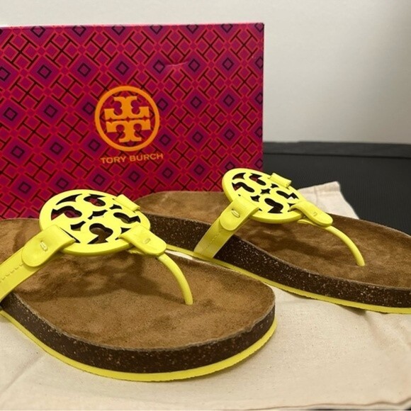New Tory Burch Miller Cloud Calfskin Medallion Thong Sandals - Picture 5 of 10